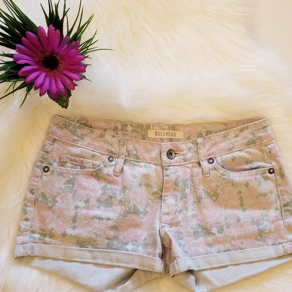 Bullhead ❤ Roll Cuff Floral Jean Shorts Stretch

3